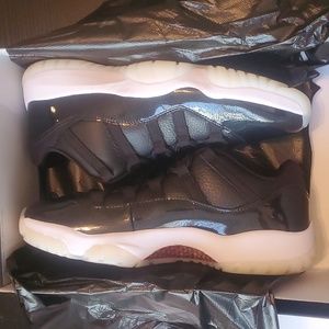 New in box 2022 Air Jordan 11 Retro Low '72-10'